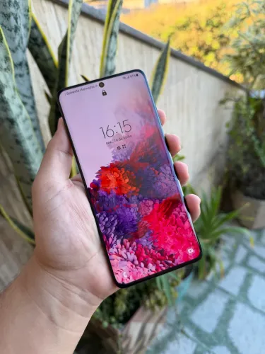 Galaxy S20+ 128GB - Muito Novo