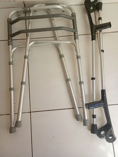 Muletas e andador