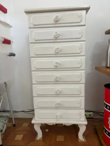 Cômoda com 8 gavetas