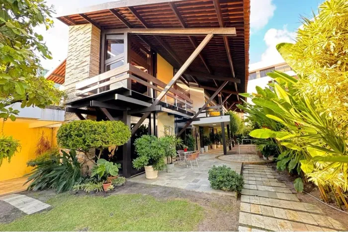 CASA DE PRIMEIRO ANDAR PARA LOCAÇÃO A 30MT DA ORLA DE CABO BRANCO COM 350m² POR R$20MIL/MÊ