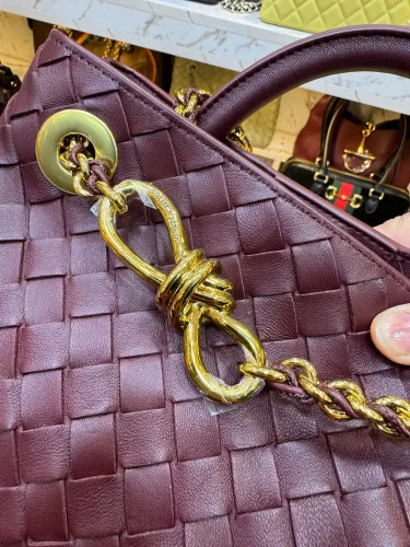 Bolsa em couro legítimo cor vinho modelo italiano Bottega veneta 