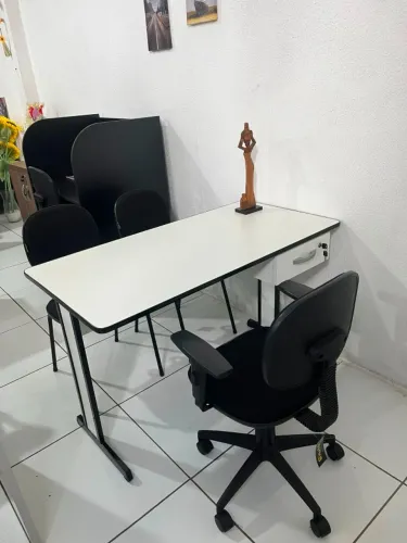 Mesa pé de ferro branca