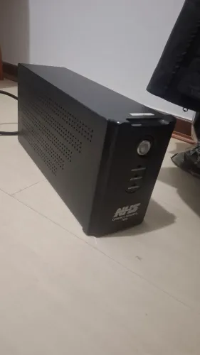 Nobreak NHS Estabilizador Senoidal 1400VA USB bivolt para escritório, PC gamer, 8 tomadas
