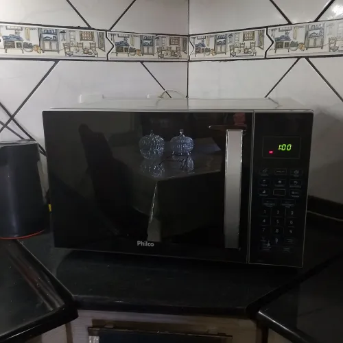 MICROONDAS PHILCO 32 LITROS ESPELHADO EM ÓTIMO ESTADO FUNCIONANDO TUDO OK