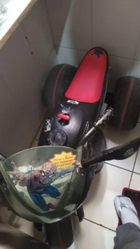 Vende-se moto elétrica para crianças(conservada)