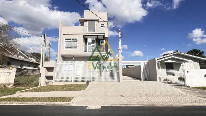 Sobrado à venda no bairro Boqueirão em Curitiba/PR
