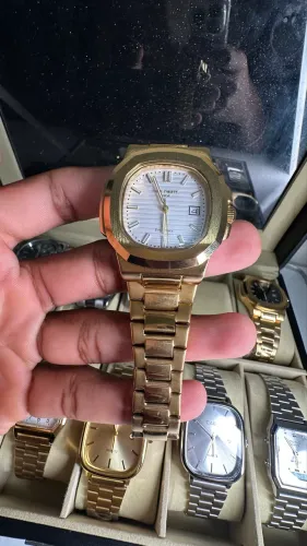 Relógio a prova d?água dourado