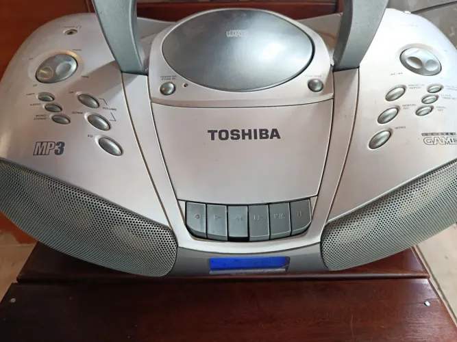 Rádio Toshiba antigo toca fita cd
