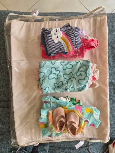 Kit roupas + sapatinho + trocador
