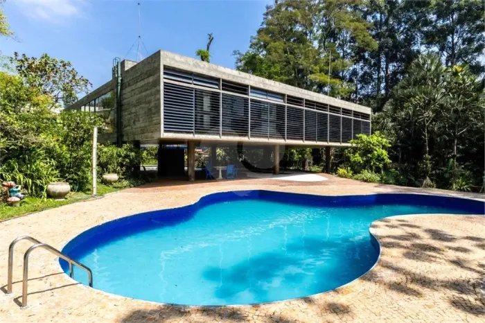 Casa à venda com 4 quartos, sendo 3 suítes, no condomínio Chacara Flora, São Paulo - SP