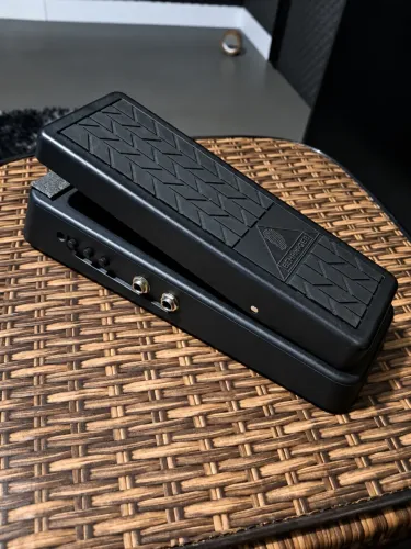 Pedal Behringer HB01 Hell Babe Wah-Wah