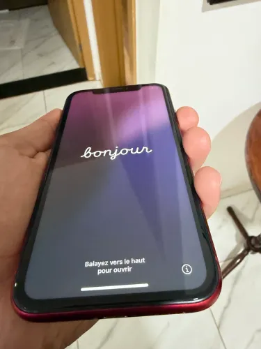 iPhone XR vermelho, com 128 gb 