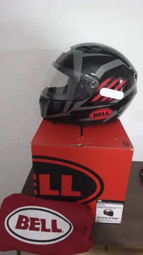 Capacete marca Bell pouco tempo de uso