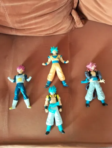 Vendo coleção de bonecos dragon ball