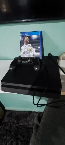 Vendo Ps4 slim 500GB com 1 controle e 1 jogo