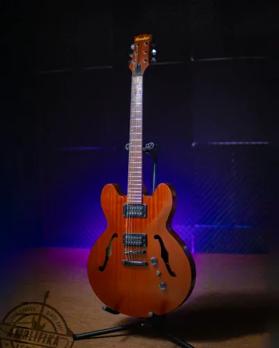 Guitarra Semi-Acústica Condor JC 501