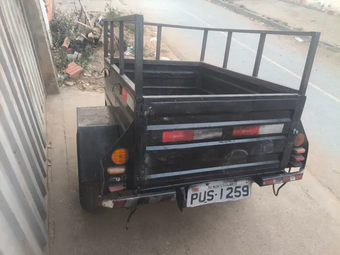 Carretinha pra moto já com engate 
