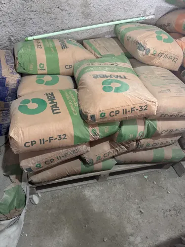 Vendo cimento R$ 30,00 cada baixo do valor porque está compactado , *