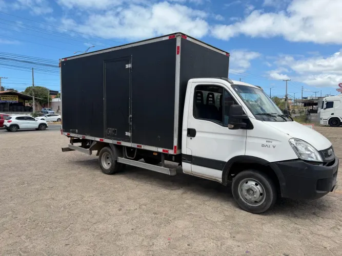 Caminhão Baú Iveco 2015 Modelo 55c17cs