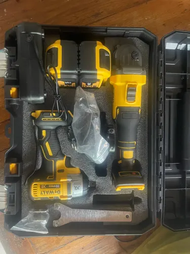 Kit chave de impacto mais esmerilha Dewalt , nunca usado e com nota fiscal!