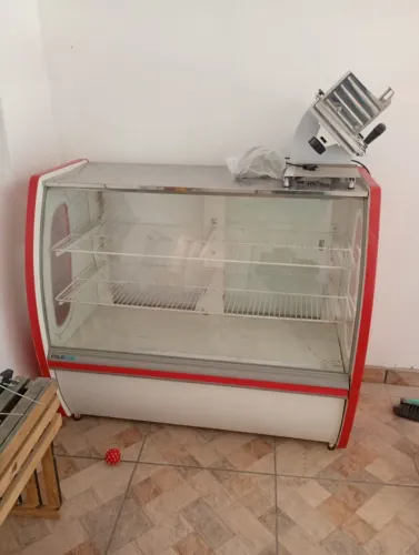 Vende-se Balcão expositor Não e Refrigerado