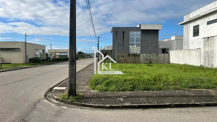 Excelente Lote Esquina - 240M - Segurança e Lazer Completo - Nova York ( Bairro Cajupirang
