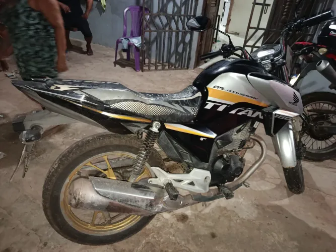 Vende-se Titan 160