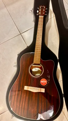 Violão Fender em Mogno
