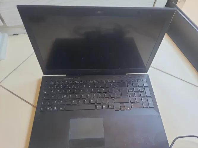 ?Notebook Sony VAIO para peças - com carregador original
