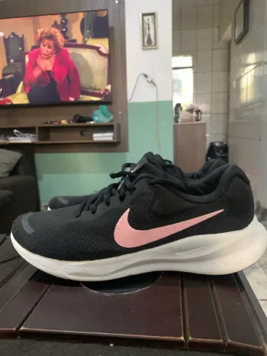 Tênis Nike revolution 
