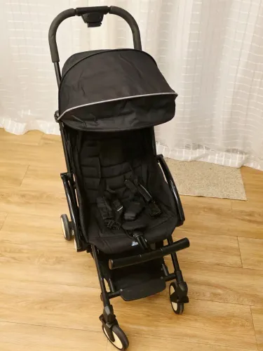 Carrinho bebê compacto 