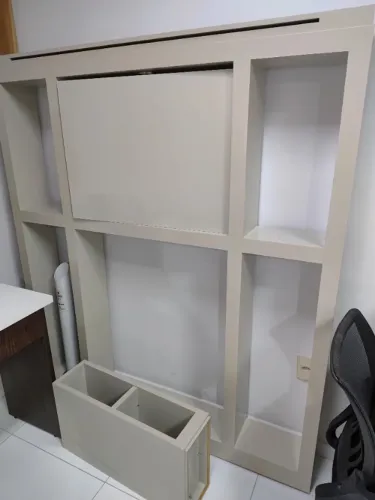 Painel prateleira giratório pintura em Laka com dois Nichos de brinde (oportunidade