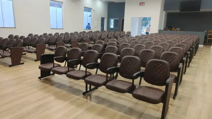 fábrica poltrona e cadeiras igreja 