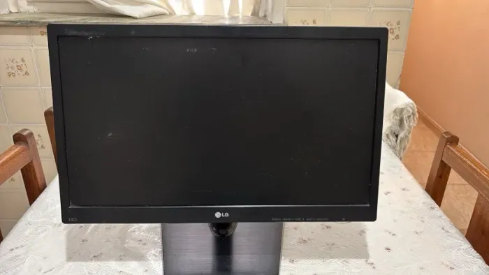 Monitor LG Flatron 20M37AA-B - Para Reparo / Peças
