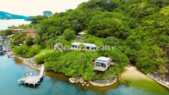 Casa à beira-mar em Angra dos Reis