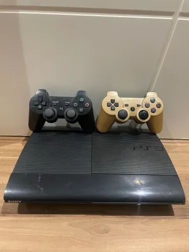 PS3 Super Slim 2 controles + Vários Jogos