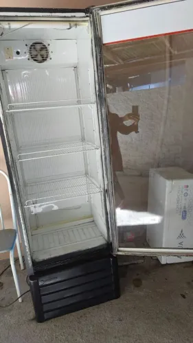 Vendo cervejeira em boas condições .
