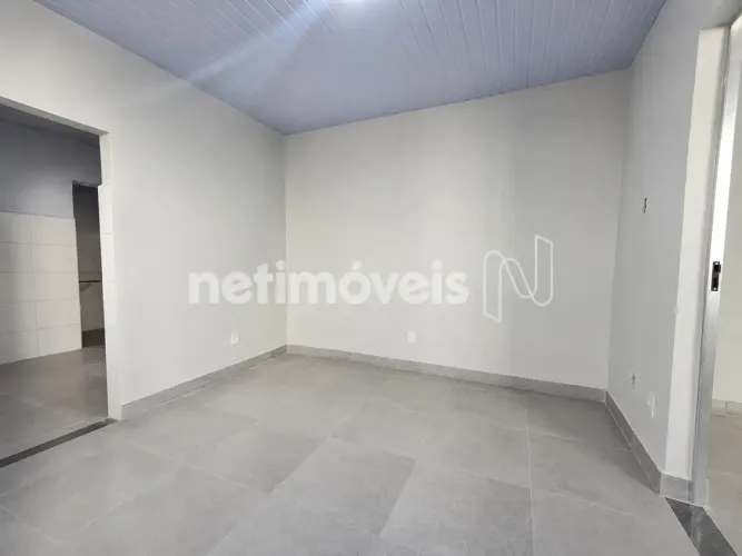 Barracão para alugar no bairro Dom Cabral, com 60 m²; de área, 01 quarto e 01 banheiro.