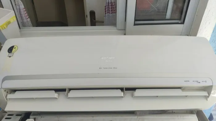 Aparelho de ar condicionado split 18000 BTUs sistema inverter, economia de energia.