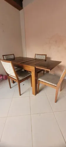 Mesa de Jantar Madeira Maciça Retrátil/Extensível (Excelente Estado)