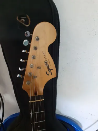 Guitarra modelo stratocaster Squire by Fender.