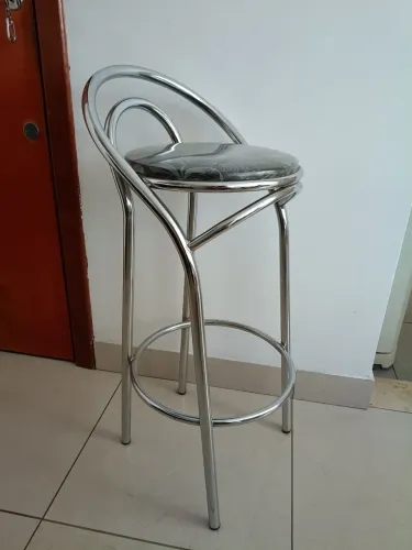 Três banquetas