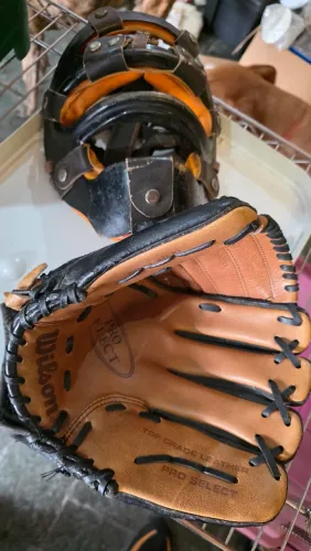 Máscara de receptor de beisebol vintage da década de 1950 +luva de beisebol Wilson A9906