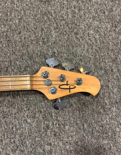 Baixo OLP 4 cordas Music Man