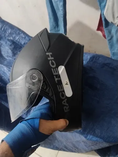 Capacete semi novo