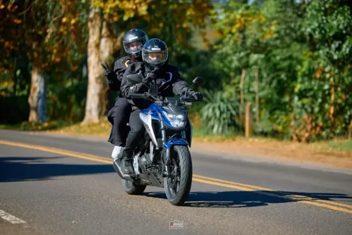 CB 300F TWISTER ABS 2026 + Capacete