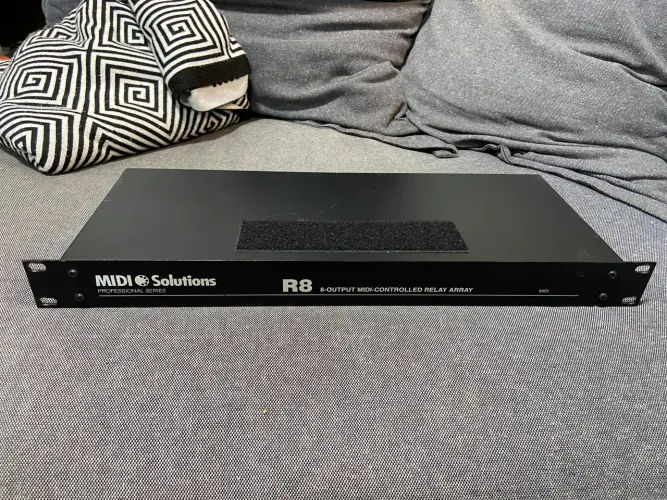 Midi Solutions R8 Rack Switch Midi N Mesa Boogie Marshall Fractal Line 6