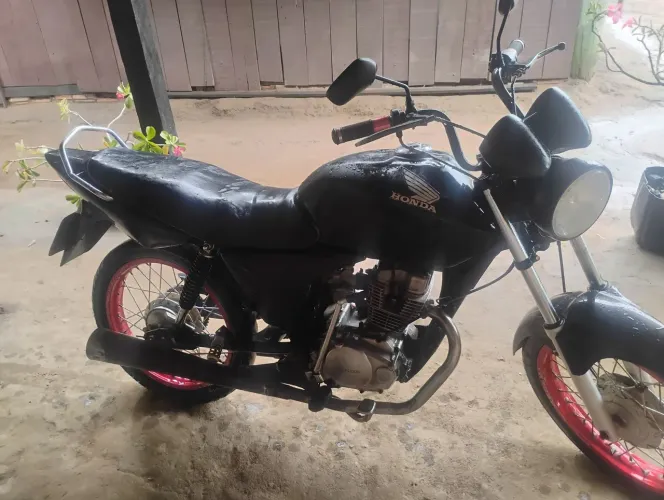 Vende-se uma moto 4600