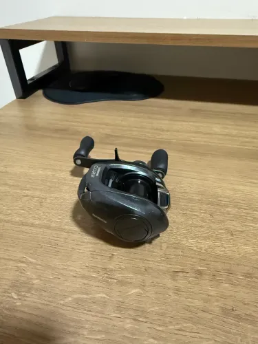 Carretilha Shimano CORE MG7