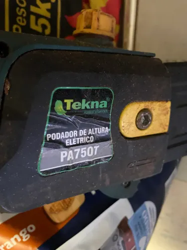 Podador elétrico TEKNA 750W haste telescópica 127V